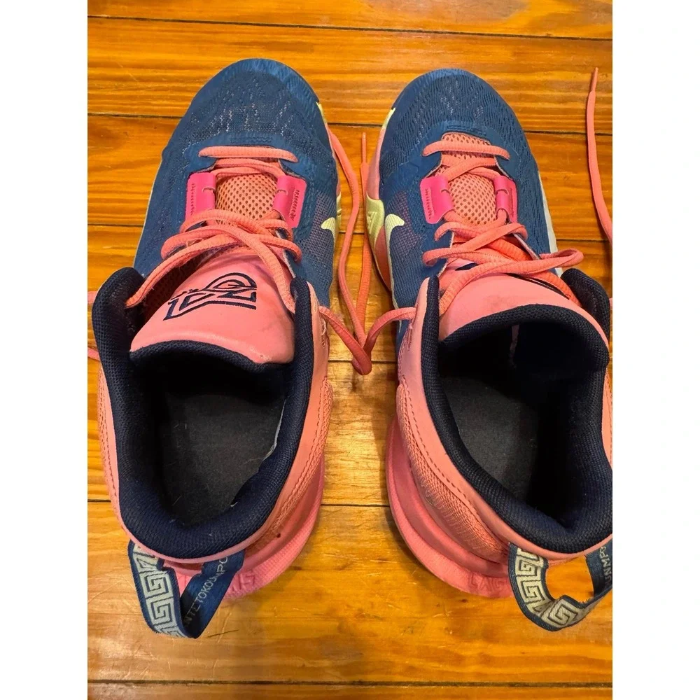 Nike Giannis Immortality 2 Youth 7,‎ Women's 8.5